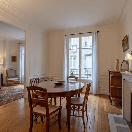 Apartman Charming 1bd With Elevator, Walk To Arc De Triomphe Párizs