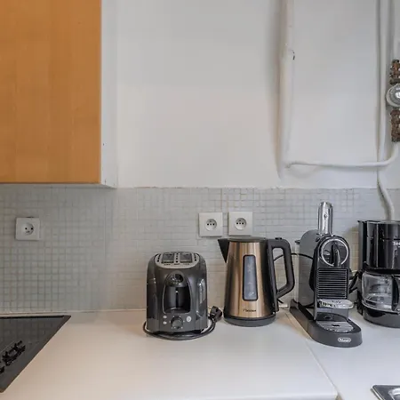 Apartman Charming 1bd With Elevator, Walk To Arc De Triomphe *