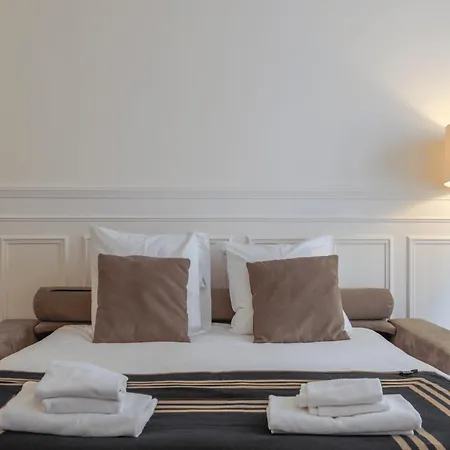 Charming 1bd With Elevator, Walk To Arc De Triomphe Párizs